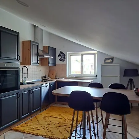 Battistella's Near The Sea 아파트 *